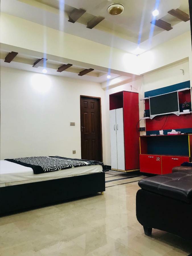 Hotel Second Home Karaczi Zewnętrze zdjęcie